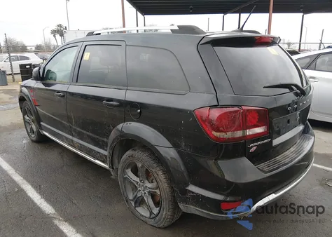 2018 Dodge Journey Crossroad Awd z USA, uszkodzony, nr VIN 3C4PDDGGXJT387108
